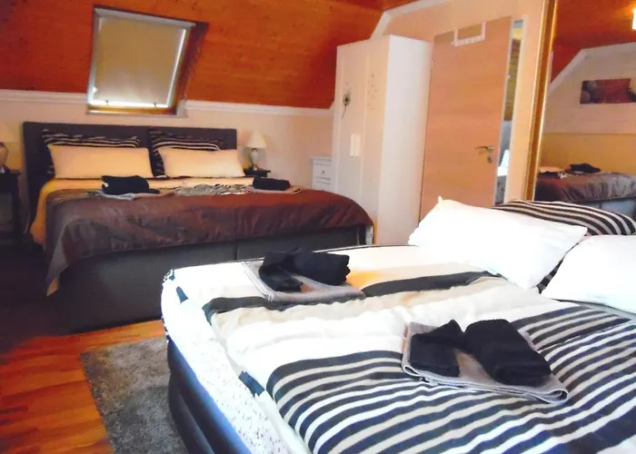 Holiday home Ferienhaus Eifelcottage Am Waldseepfad - Badesee Traumferienhaeuser-eifel *