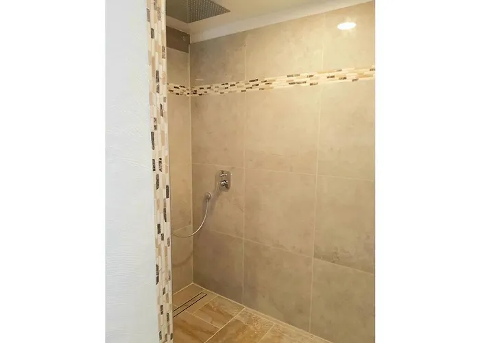 Holiday home Ferienhaus Eifelcottage Am Waldseepfad - Badesee Traumferienhaeuser-eifel *